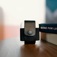 كفر اير بودز باللون الأسود من تروف