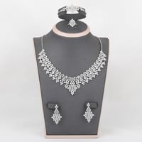 طقم ذهب ابيض طوق كامل ( عيار 18)