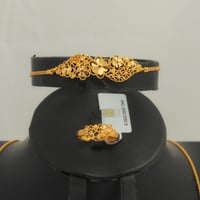 طقم ذهب بحريني ورود منثورة (عيار 21)