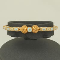 اسوارة ذهب ملونة بنقشة هندسية ( عيار 21 )