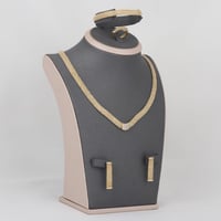 طقم ذهب مبروم ناعم ( عيار 18)