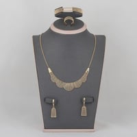 طقم ذهب مخطط ( عيار 18 )