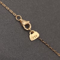 عقد ذهب مزخرف ابيض ( عيار 18 )