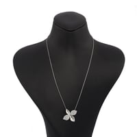 عقد ذهب أبيض أوراق الشجر ( عيار 18 )