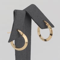 حلق ذهب دائري عريض ( عيار 18 )