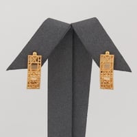 حلق ذهب مستطيل منقوش ( عيار 21 )