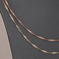 عقد واسوارة دورين ذهب مبرومة ( عيار 18 )