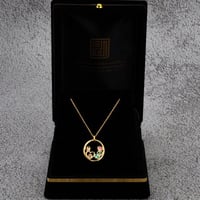 عقد ذهب دائري بالقلوب الملونة (عيار 18)