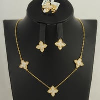 طقم ذهب الورد الأبيض (عيار 18)