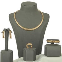 طقم ذهب مبروم استرتش ( عيار 18 )