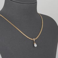 عقد ذهب دمعة اللؤلؤ ( عيار 18 )