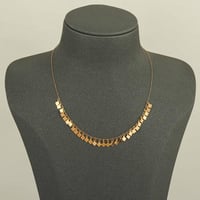 عقد ذهب الورد ( عيار 21 )