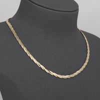 عقد ذهب ضفاير ( عيار 18 )