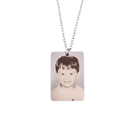 نحت صورة على قلادة مستطيل صغير - فضي