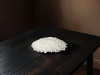 حبيبات شمع النحل الأبيض