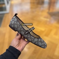 شوز كوتش مقاس ٣٨ ونص