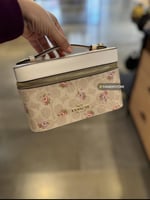 شنطه مكياج كوتش