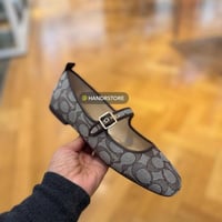 شوز كوتش مقاس ٣٨ ونص