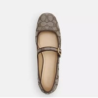 شوز كوتش مقاس ٣٨ ونص