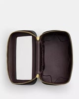 شنطه مكياج كوتش