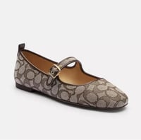 شوز كوتش مقاس ٣٨ ونص