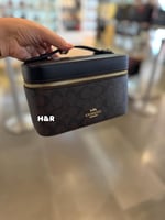 شنطه مكياج كوتش