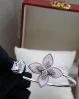 سوارة روبرتو كوين معصم وردي و فضي