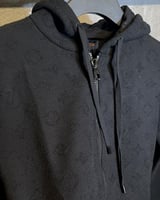 جاكيت لويس فيتون اسود مخمل من الداخل