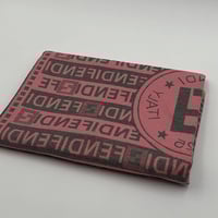 وشاح فندي لون وردي