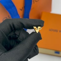 حلق لويس فيتون لون ذهبي