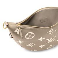 شنطة لويس فيتون Loop Hobo