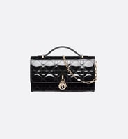 أسود