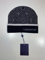 قبعة شتوية LV لون أسود