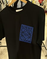 تيشيرت لويفي اسود بجيب ازرق