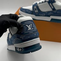 حذاء لويس فيتون أبيض وأزرق