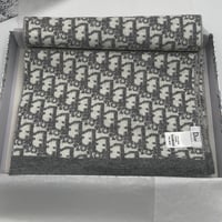 وشاح ديور سكري ورمادي