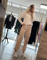 بنطال لويفي بني