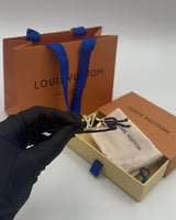 سوارة لويس فيتون سوداء