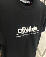 تيشيرت اوف وايت اسود بشعار مطرز