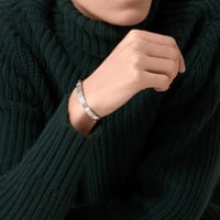 سوارة كارتييه لون فضي بجوهرة