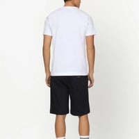 تيشيرت دولتشي ابيض Dolce & Gabbana برقبة ٧ وشارة ش...