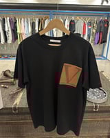 تيشيرت فالنتينو اسود بجيب