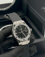 ساعة هوبلت سوداء بكرستال