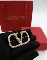 بروش فالنتينو ذهبي بكرستال