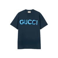 تيشيرت قوتشي كحلي بشعار ازرق محيط