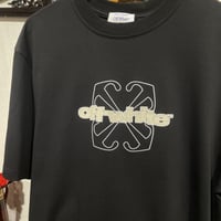 تيشيرت اوف وايت اسود