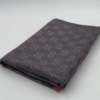 وشاح شتوي قوتشي وردي غامق