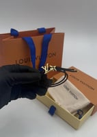 سوارة لويس فيتون سوداء