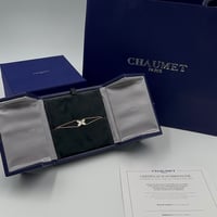 سوارة شوميه لون أبيض اطراف ذهبي