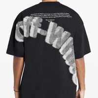 تيشيرت اوف وايت بطباعة شعار ثلاثية الأبعاد